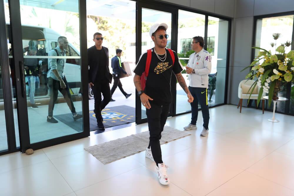 Tiago Leifert é a nova Dona Lúcia