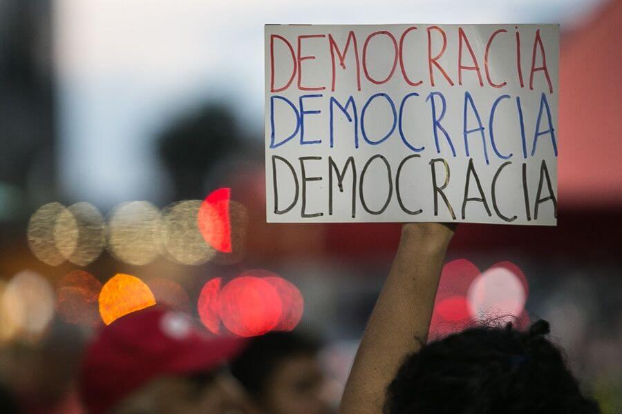O que é democracia, afinal?