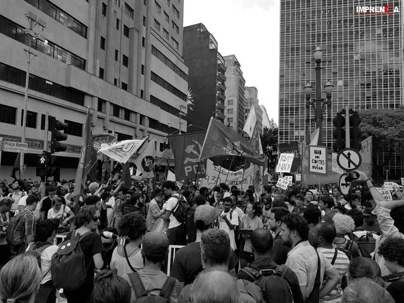 Manifestantes do MPL realizam protesto contra o aumento das tarifas em SP Manifestantes do MPL realizam protesto contra o aumento das tarifas em SP